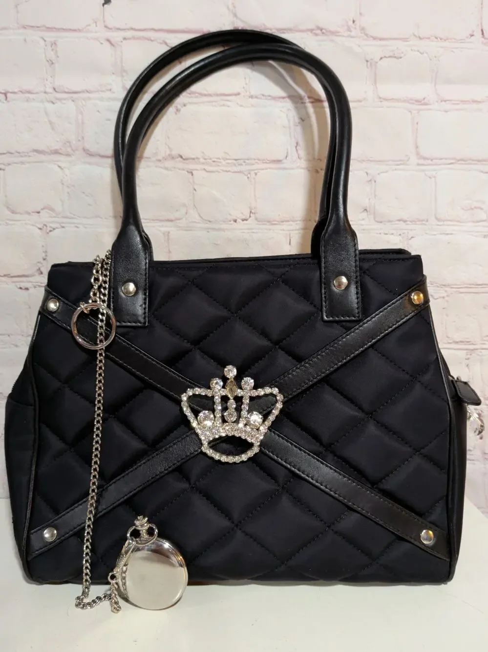 MY FLAT IN LONDON IN VENUSTUM VE RI TAS ORGANIZER PASSPORT LG TOTETE $540